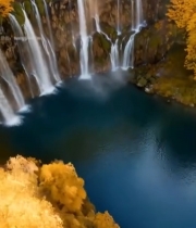  秋季森林瀑布俯瞰美景4416#竖屏 	 