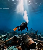  潜水员海底探索海洋垃圾场景131#竖屏 	 