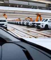  汽车工厂内汽车驾驶舱特写5754#竖屏 	 