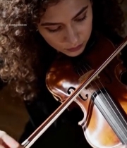  女子室内演奏小提琴素材4015#竖屏 	 