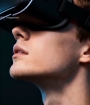  男子佩戴眼镜1677#竖屏 	 