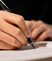  男士专注书写记录画面882#竖屏 	 