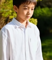  男孩户外白衬衫特写4217#竖屏 	 