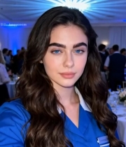  蓝眼长发女子宴会现场特写6889#竖屏 	 