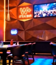  酒吧室内霓虹装饰及屏幕画面(1)2302#竖屏 	 