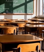  教室黑板与课桌椅空镜7323#竖屏 	 