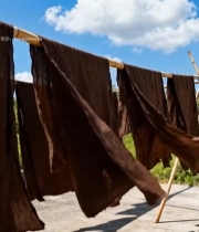  户外晾晒的棕色布料(1)4479#竖屏 	 