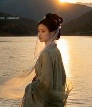  湖畔古装女子夕阳下伫立6335#竖屏 	 