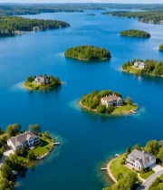  湖畔别墅自然风光航拍7601#竖屏 	 