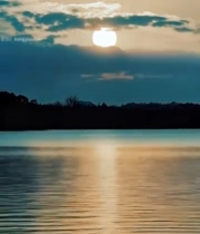  湖面夕阳全景(1)6517#竖屏 	 