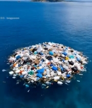  海洋上漂浮的垃圾群3332#竖屏 	 