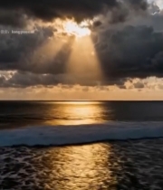  海上夕阳穿透云层景观4475#竖屏 	 