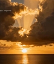  海上日落阳光穿过云层景象4797#竖屏 	 