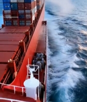  海上集装箱货轮航行画面(1)5072#竖屏 	 