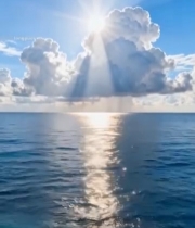  海面阳光穿透云层景观2884#竖屏 	 