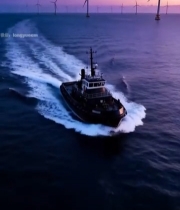  海上船只航行与风力发电机组3412#竖屏 	 