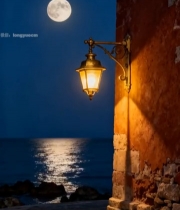  海边月夜墙面挂灯实景3490#竖屏 	 