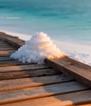 海边木栈道海浪拍打特写4024#竖屏 	 