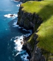  海岸边绿草地悬崖俯瞰景观2500#竖屏 	 