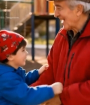  公园中孩子与老人互动场景254#竖屏 	 