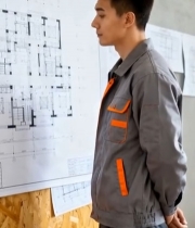  工人查看建筑图纸5782#竖屏 	 