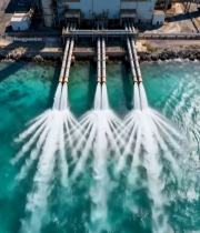  工厂向海中排水航拍画面4792#竖屏 	 