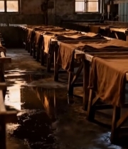  工厂内晾晒布料场景1332#竖屏 	 