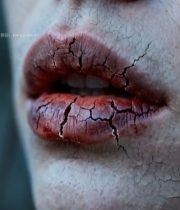  干裂嘴唇特写7317#竖屏 	 