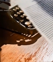  复古打字机特写7704#竖屏 	 