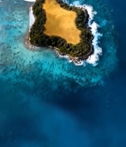  俯瞰海洋中的小岛风光6647#竖屏 	 