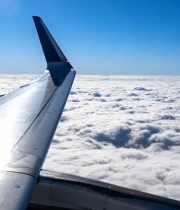  飞机机翼高空飞行俯瞰云层5188#竖屏 	 