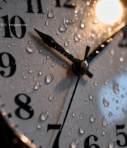  带水珠的时钟特写1779#竖屏 	 