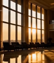  大厅夕阳透过落地窗洒入画面3464#竖屏 	 