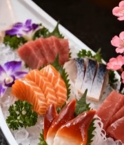  船形容器盛装的刺身拼盘3020#竖屏 	 