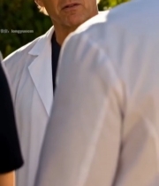  穿白大褂男性交流画面507#竖屏 	 