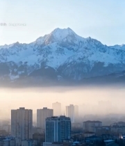  城市与雪山同框景观4462#竖屏 	 