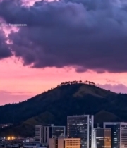  城市黄昏山景与建筑全景2388#竖屏 	 