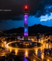  城市高塔夜景及周边交通景象5255#竖屏 	 