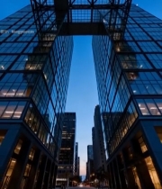  城市高楼建筑夜景仰视画面1777#竖屏 	 