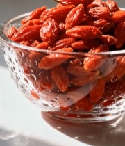  玻璃碗中干枸杞特写(1)3881#竖屏 	 