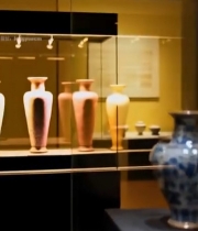  博物馆内陈列的各式瓷器889#竖屏 	 