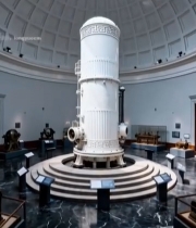  博物馆内大型工业设备展示2600#竖屏 	 