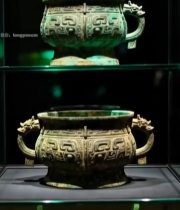  博物馆内青铜器展示5378#竖屏 	 