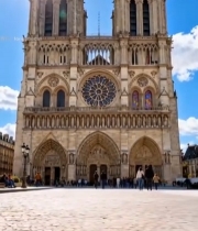  巴黎圣母院前人群景象4008#竖屏 	 