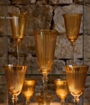  玻璃柜中金色酒杯餐具素材1596#竖屏 	 