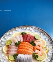  冰盘上的多样生鱼片海鲜2337#竖屏 	 