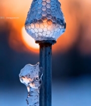  冰锥特写与暖色调背景2399#竖屏 	 