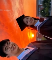  毕业生夕阳下合影6389#竖屏 	 