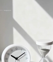  白色时钟与沙漏光影画面2662#竖屏 	 